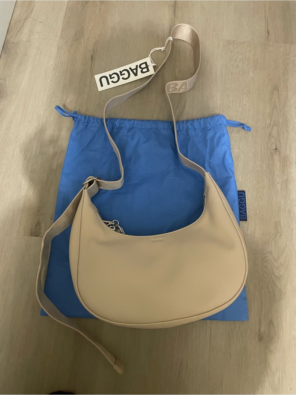 BAGGU Small Crescent Shoulder Bag in Cream - Picture 5 of 8